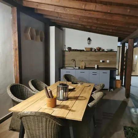 лиловата къща Vakantiehuis *