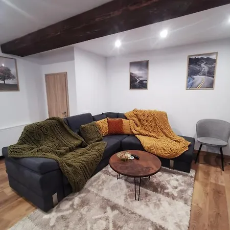 лиловата къща *