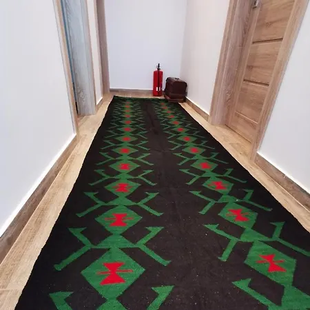 лиловата къща Nyaraló