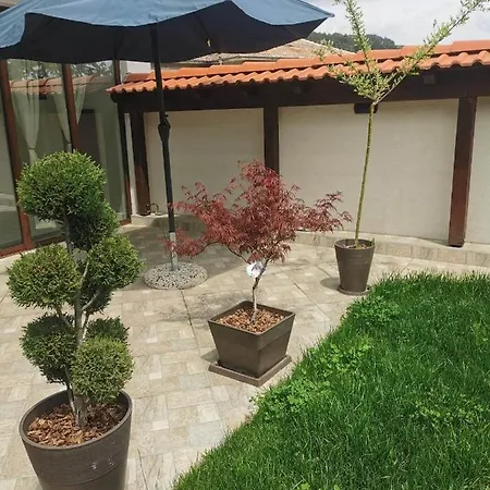 лиловата къща