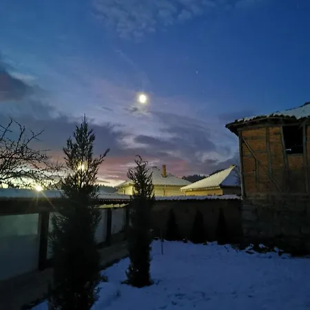 Nyaraló лиловата къща *