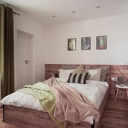 лиловата къща